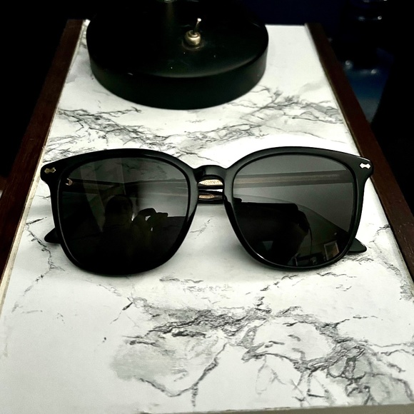 Authentic Gucci sunglasses - Picture 1 of 4